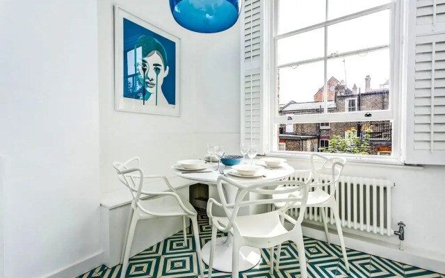 Elegant Shepherds Bush Home by Kensington Olympia