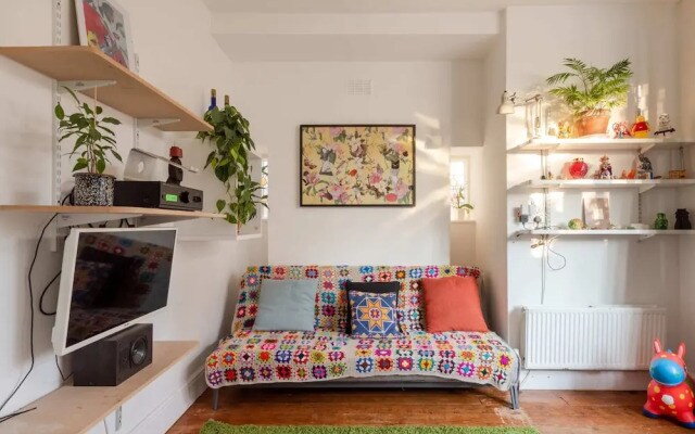 Lovely Home for 2 Near Station