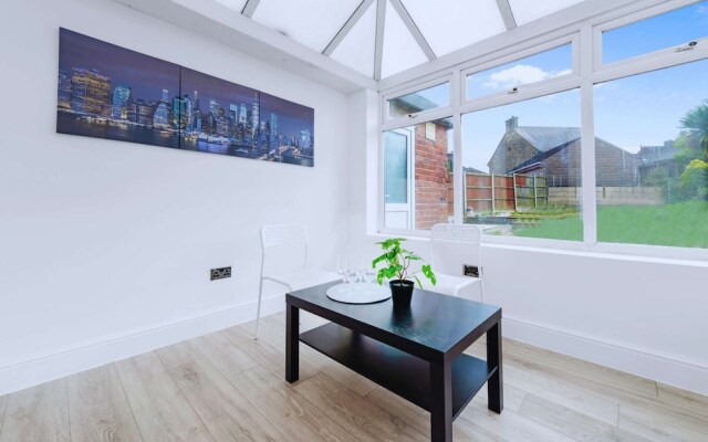 4 Bedrooms - 3 Bathrooms House