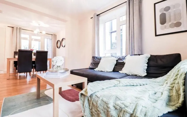 2 Bed Apartment in Russell Square