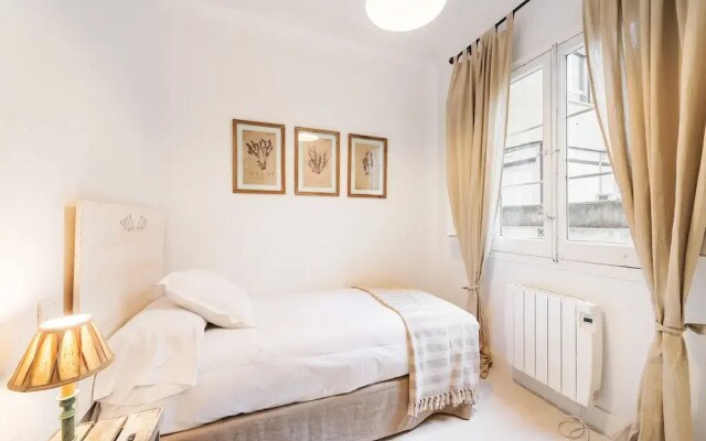 2 Bd Apartment Exclusive Location in Golden Mile. Velazquez II