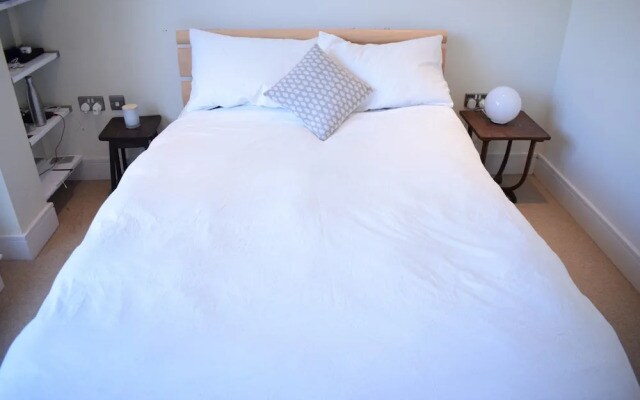 1 Bedroom Flat in Shoreditch With Private Patio