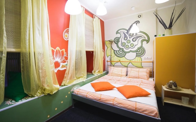 Contrast Art-hostel