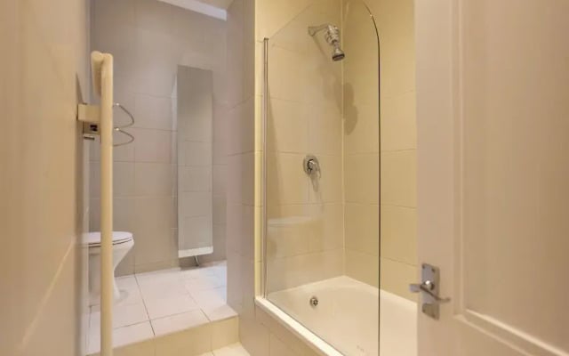 Hampstead Parkside Apartment