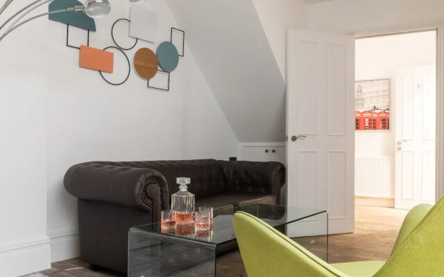 Design Luxury House for Large Groups