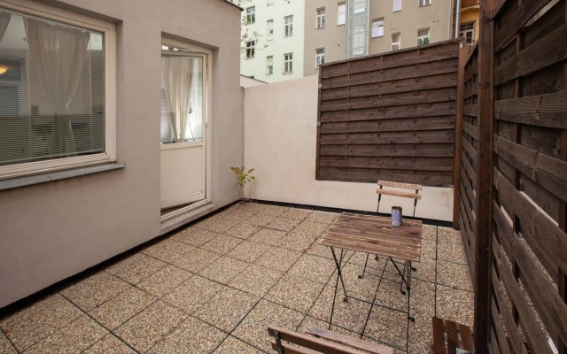 Zizkov Cosy Studio Apartments