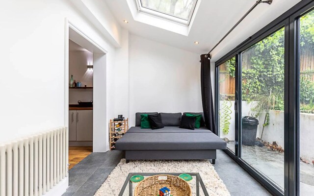 Cosy and Modern Battersea Home