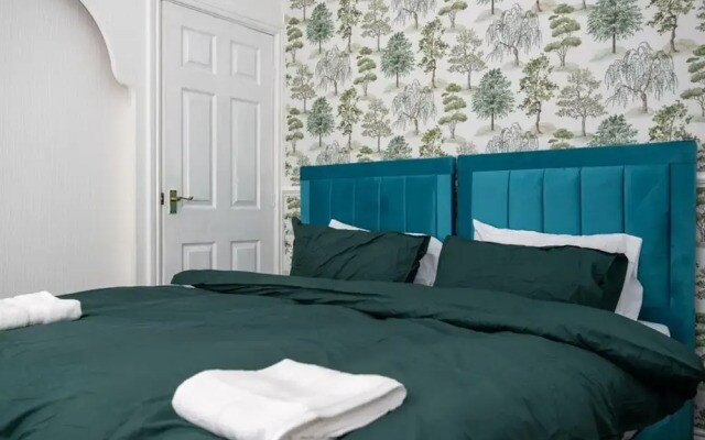 4-bed - Sleeps 8- Free Parking - Pet Friendly
