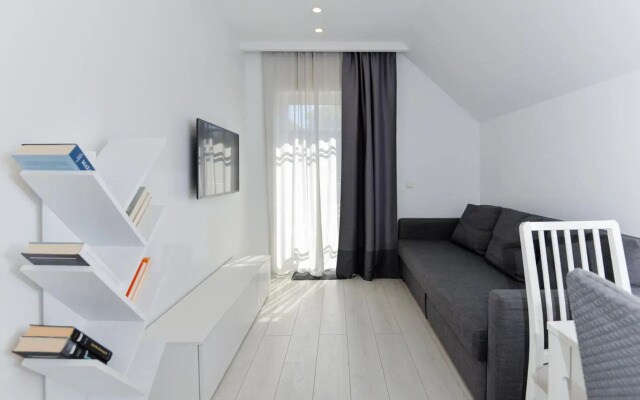 Apartment Amber White