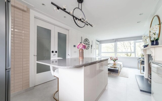 Excellent 3-bed Flat In Elephant Castle