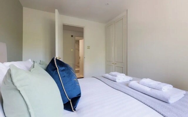 Chelsea Harbour Luxury Apartment
