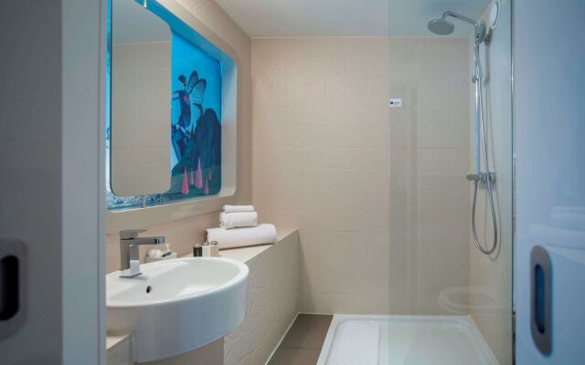 Отель Hôtel Le Marcel - Paris Gare de l'Est