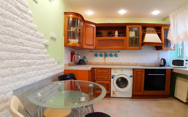 Apartamenty na ploschadi Revotsii (Cheljabinsk)