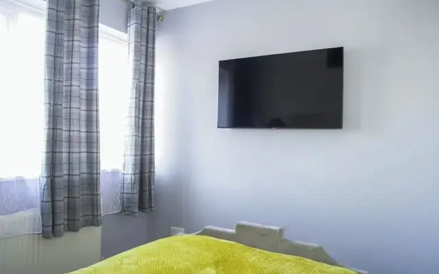 D'luxe 5-bed House - Sleeps 12 & Private Parking