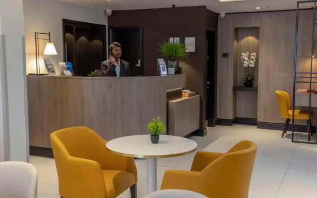 Отель Four Points Flex by Sheraton London Kensington Olympia