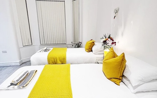 Impeccable 4-bed House in Manchester