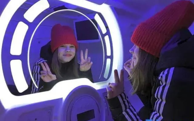 Space Night Capsule Hotel