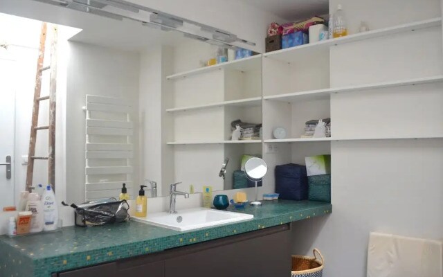 Top Floor Flat Near Bastille