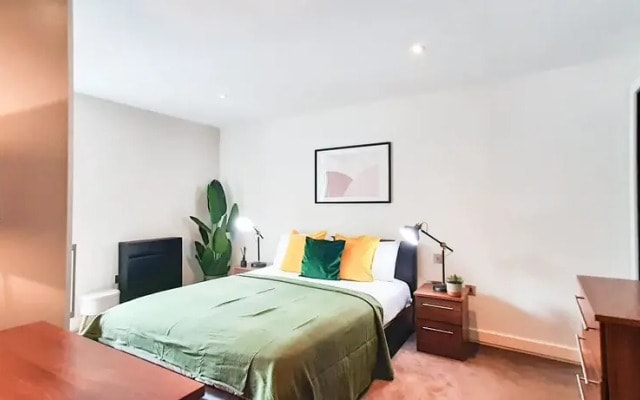 Two Bed Serviced Apt in Old Street