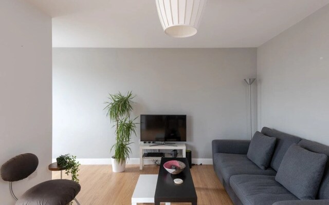 Guestready - Modern 2BR Flat With Large Balcony at East End