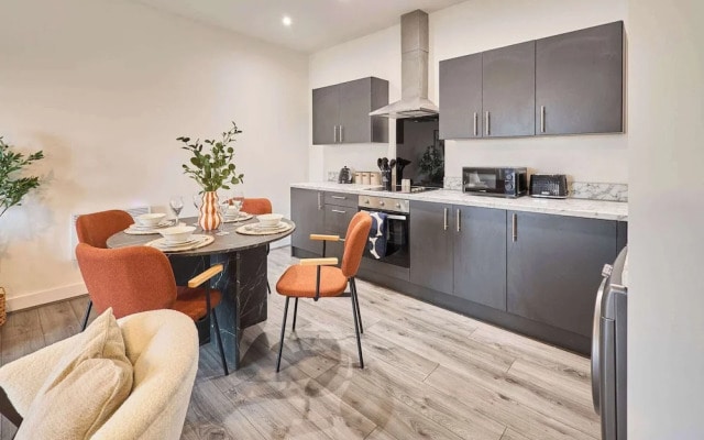 Host Stay 18 Queens Court