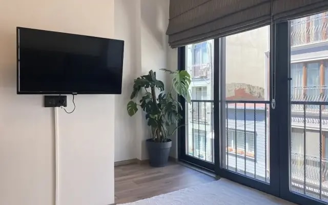 Cozy Flat W French Balcony 5 Min To Istiklal Ave