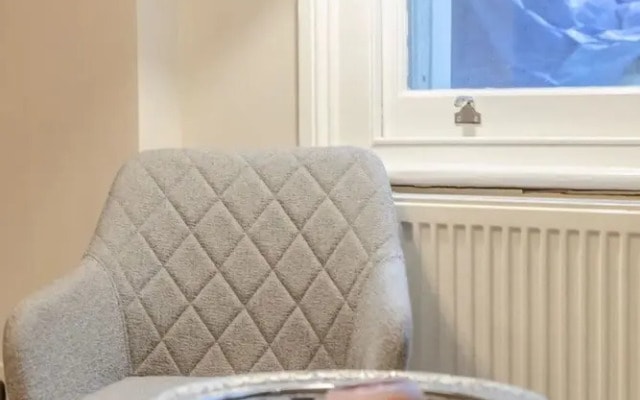 Spacious 1 Bedroom Garden Flat Near King's Road
