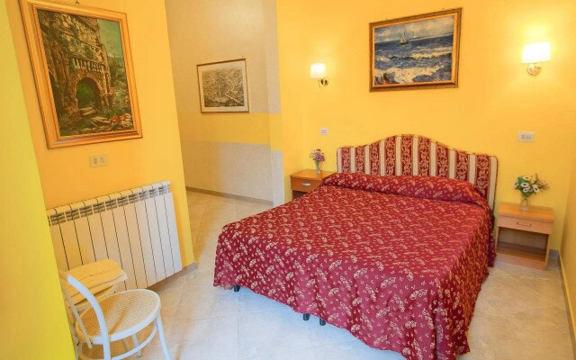 Hotel Bed In Roma