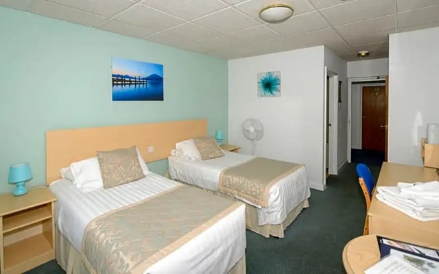 Sandown Park Lodge