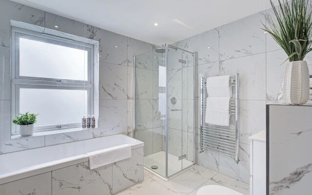 Hybrid Resi Fulham