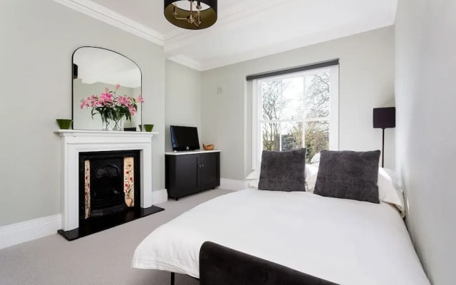 Perfect Pied-a-terre in Clapham by Underthedoormat