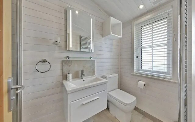 Host Stay Mahonia Lodge