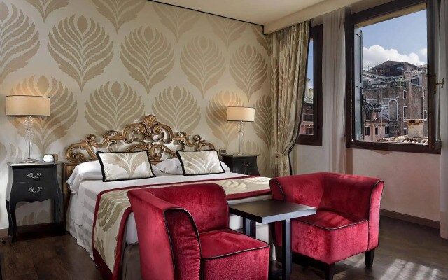 Amadeus Hotel