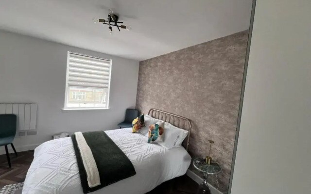 Dalston Luxe Studios (3 Miles away from Liverpool Train Station)