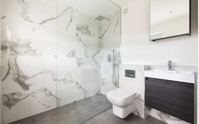 The Margravine Maisonette - Modern & Bright 2BDR Flat