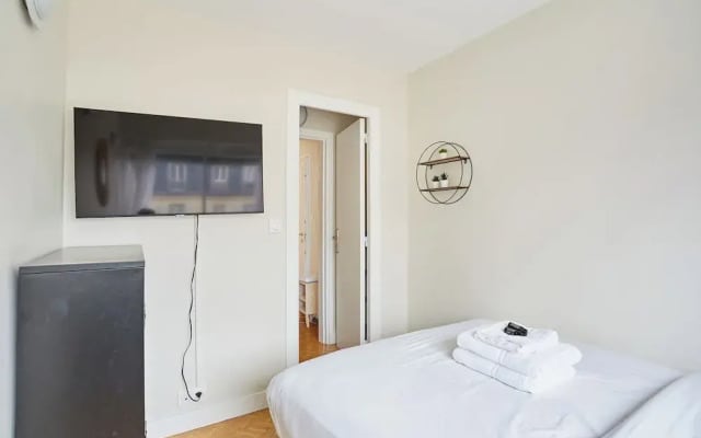 2 Bedroom Flat Centre de Paris - Eiffel Tower View