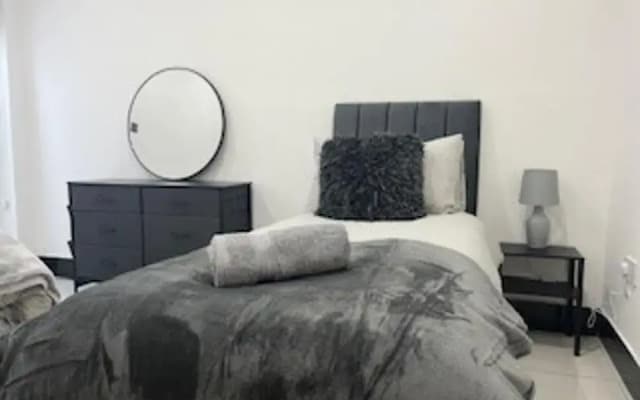 Urban, Sleeps 6 Private Garden-family Pet Friendly