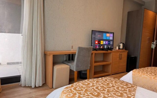 Inn Port Hotel
