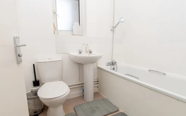 Stunning 1-bed Entire Apartment in Teddington