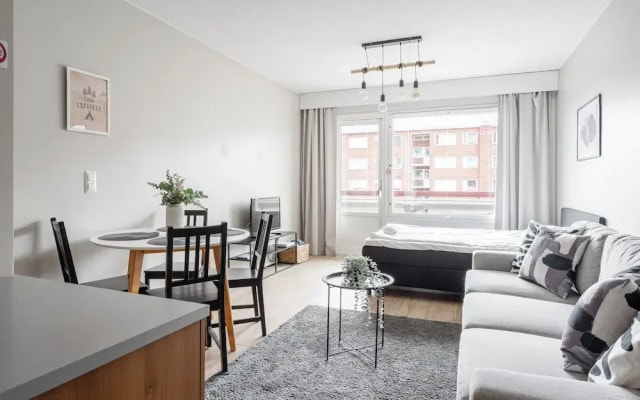 1BR Apt and Balcony next to Railway Station
