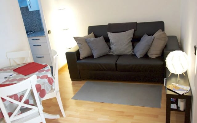 Nice Apartment La Sagrera - In a Very Quiet Area and Well Connected