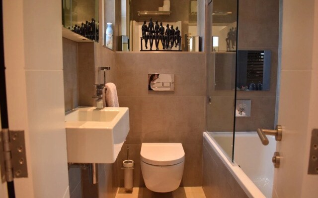 2 Bedroom Apartment In London With Roof Top