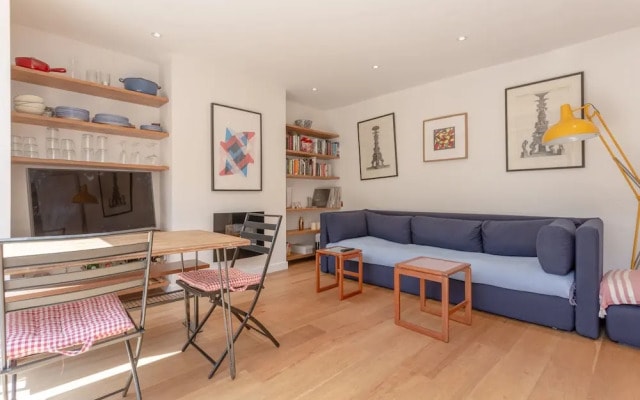 2 Bedroom Flat With Private Garden East London