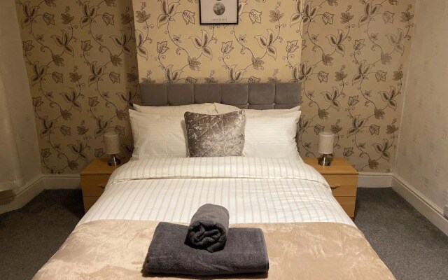 Remarkable 3-bed House in Liverpool