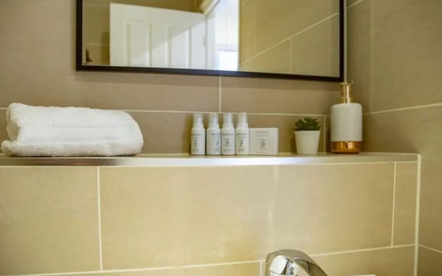 Charming Charing Cross Flat