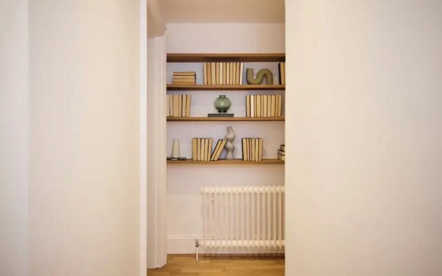 Hampstead Parkside Apartment