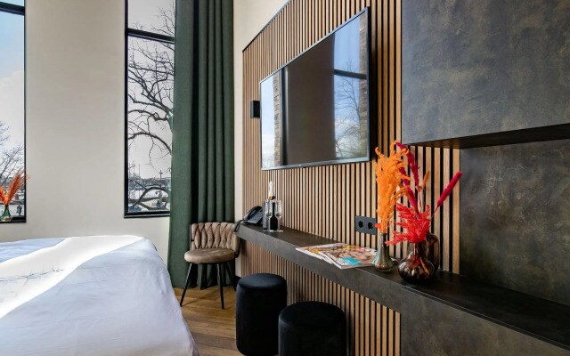 Monument Hotel