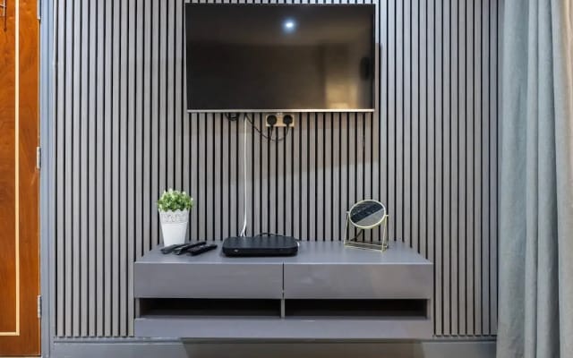 3 Bedroom Apartment by River Thames