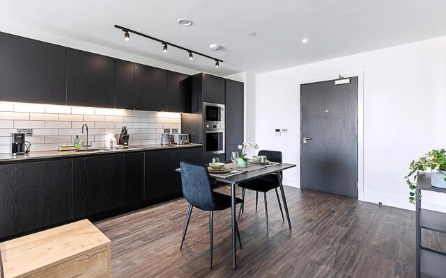 Sky-High Studio with Stunning Views