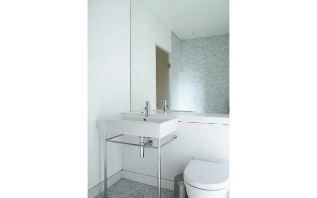 Light and functional flat in Chelsea, by Kings Road